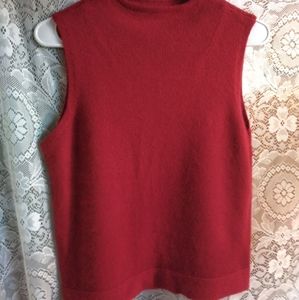 Liz Claiborne red sleeveless knit top. Medium. Very soft.